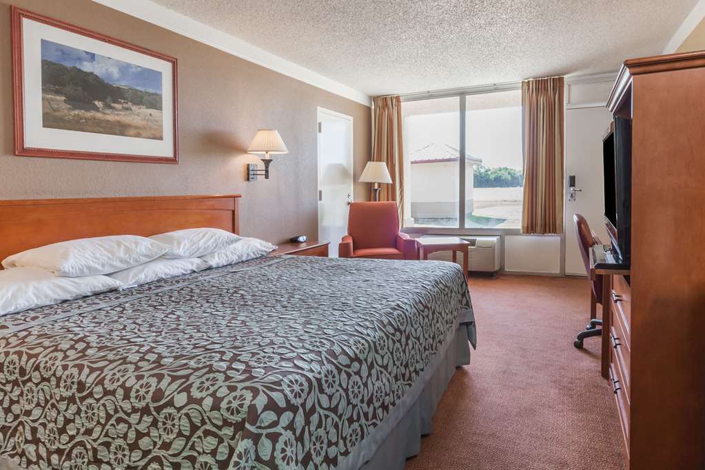 Days Inn by Wyndham Hillsboro TX