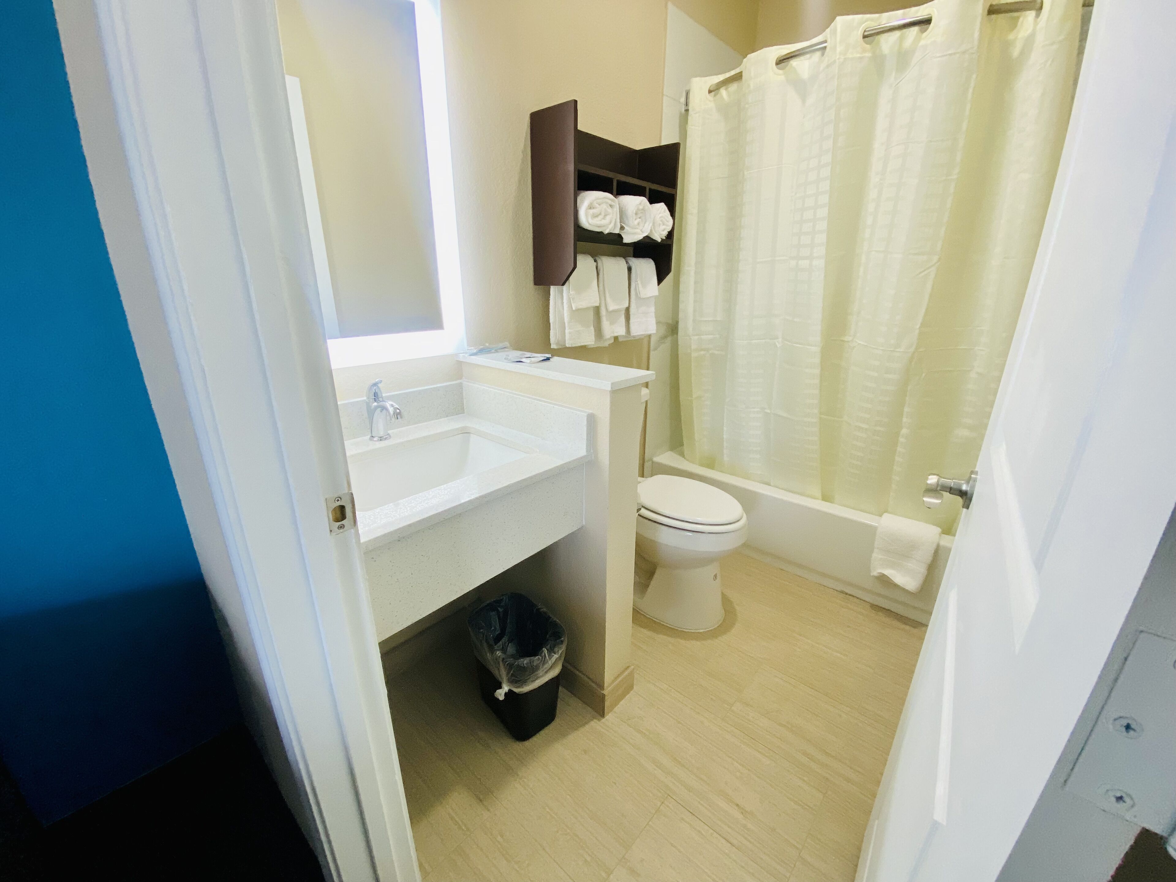 Scottish Inn & Suites
