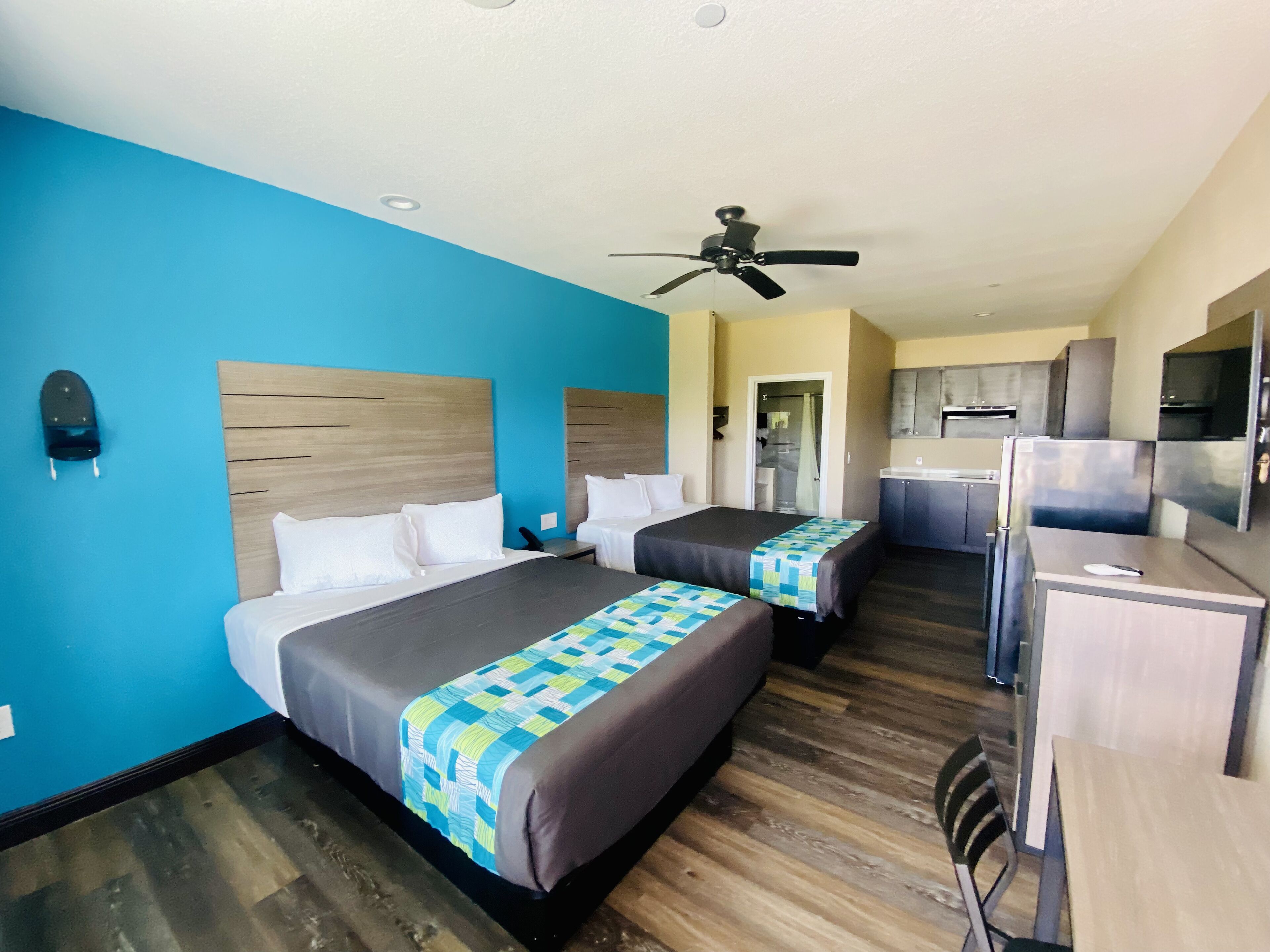 Scottish Inn & Suites