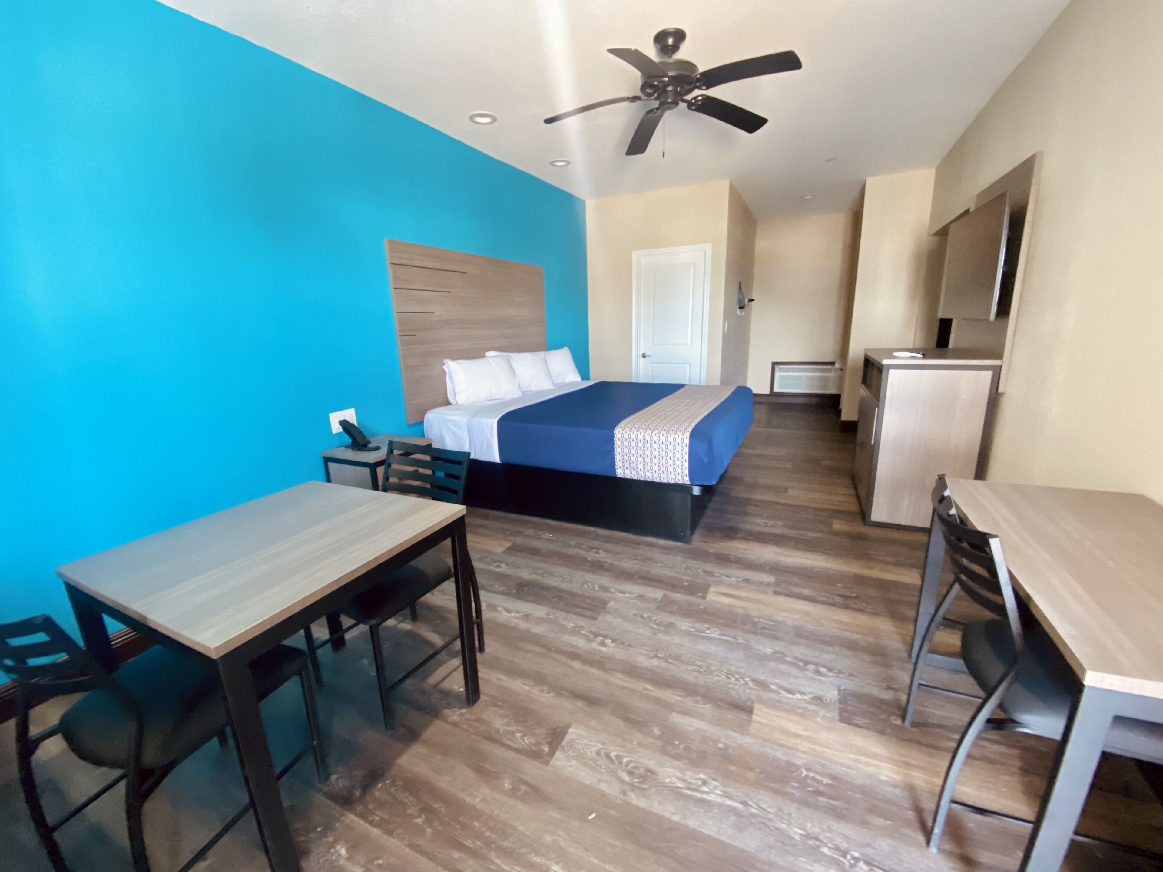 Scottish Inn & Suites