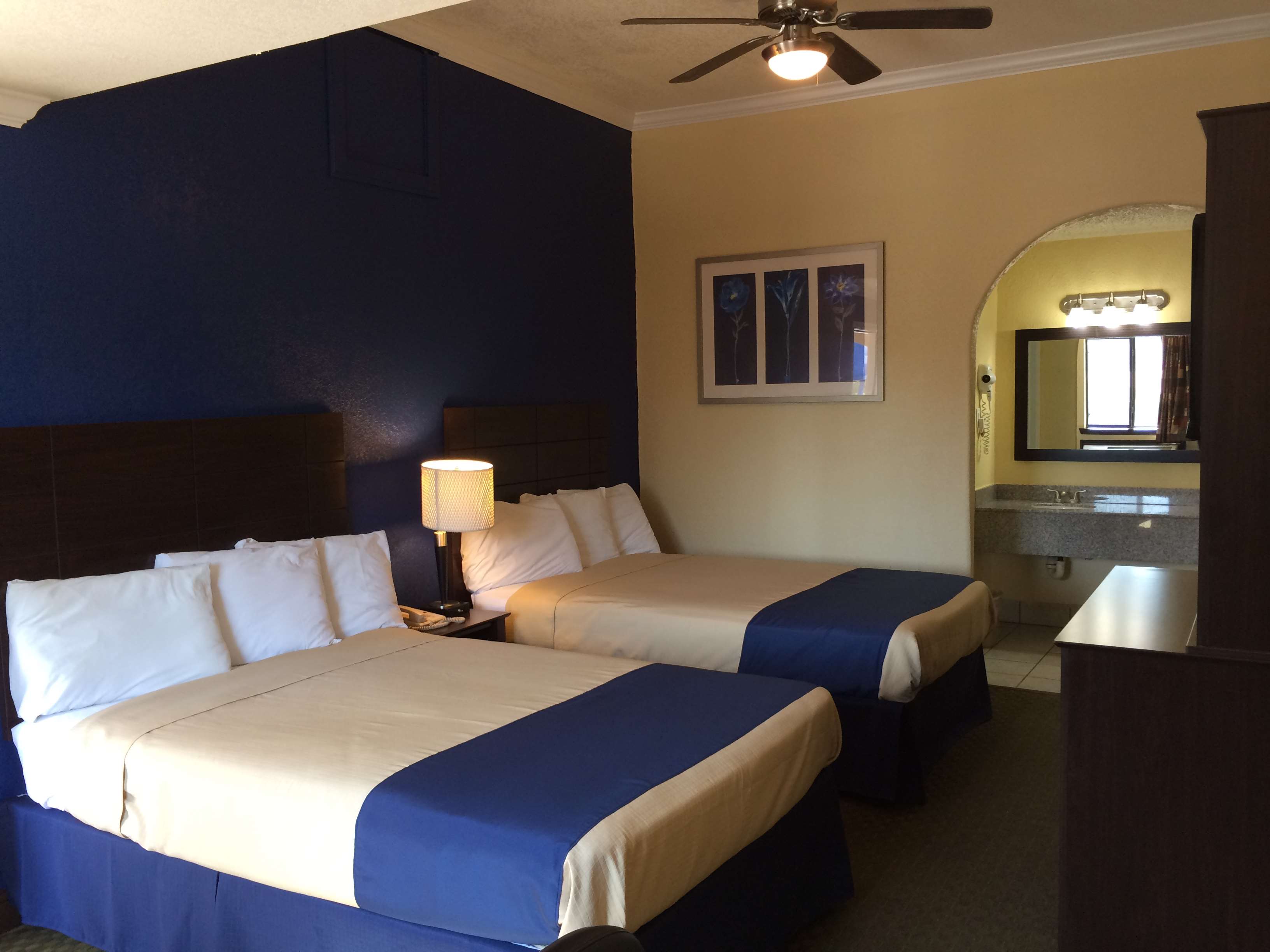 Americas Best Value Inn - Medical Center Downtown