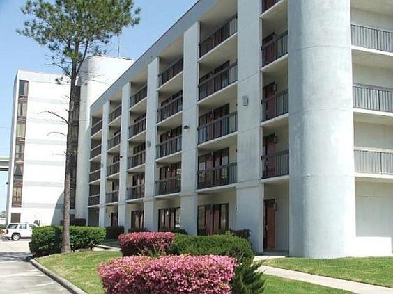 OYO Townhouse Houston George Bush Intercontinental