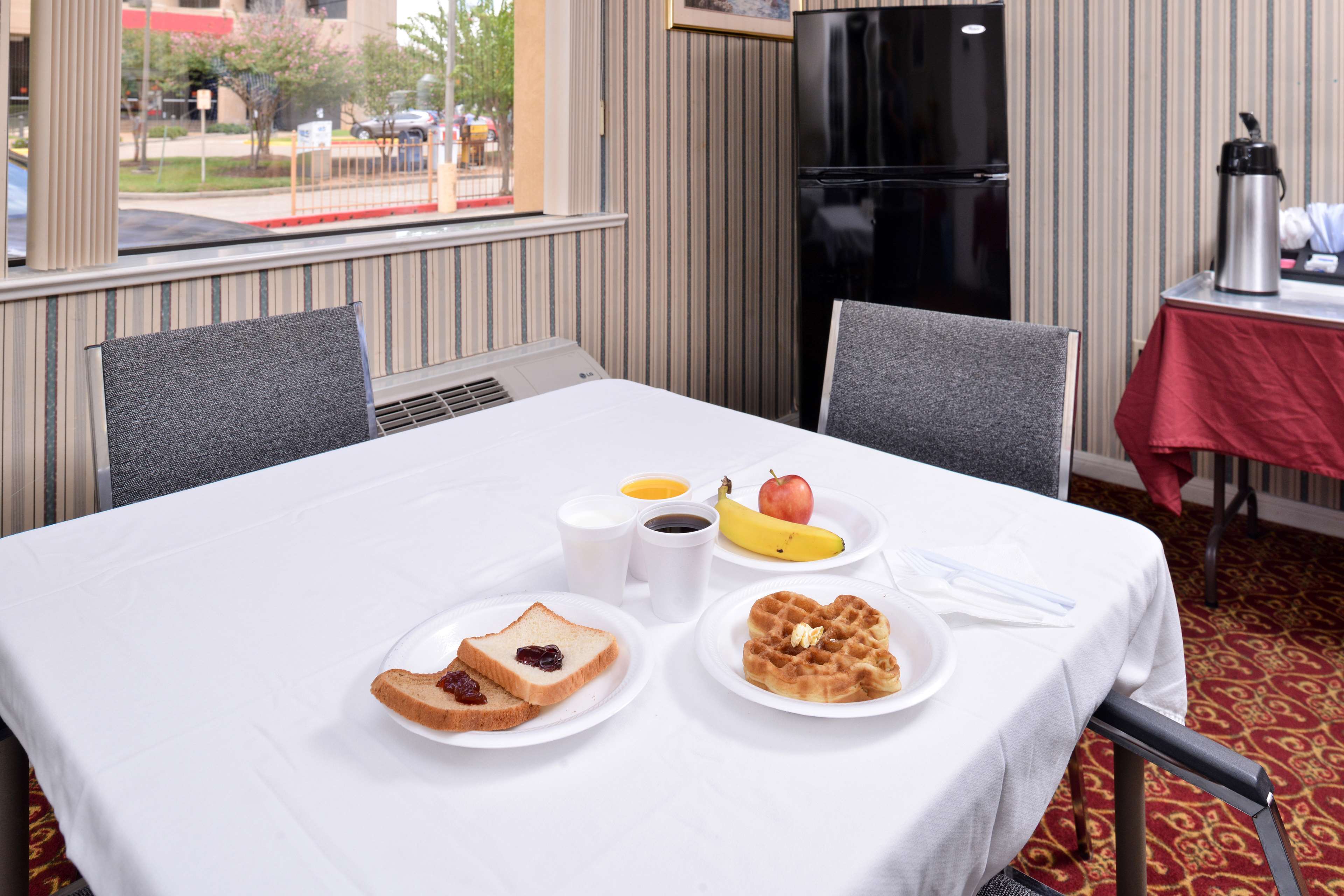Americas Best Value Inn & Suites - Houston/Northwest Brookhollow
