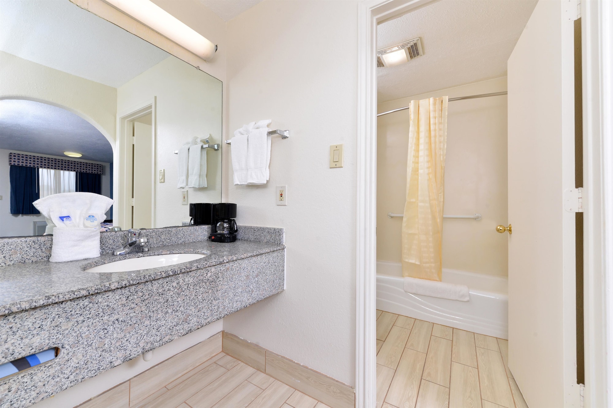Americas Best Value Inn & Suites - Houston/Northwest Brookhollow