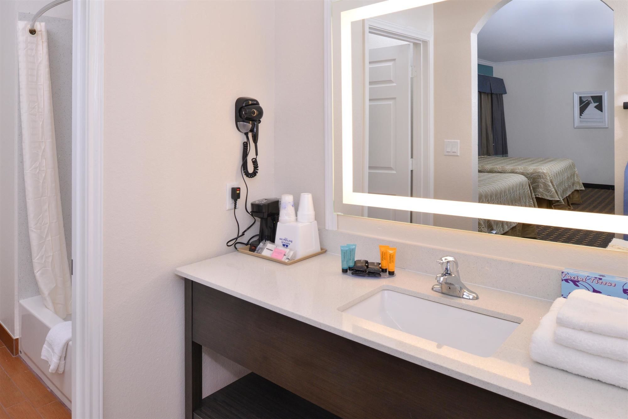 Americas Best Value Inn & Suites Houston NW