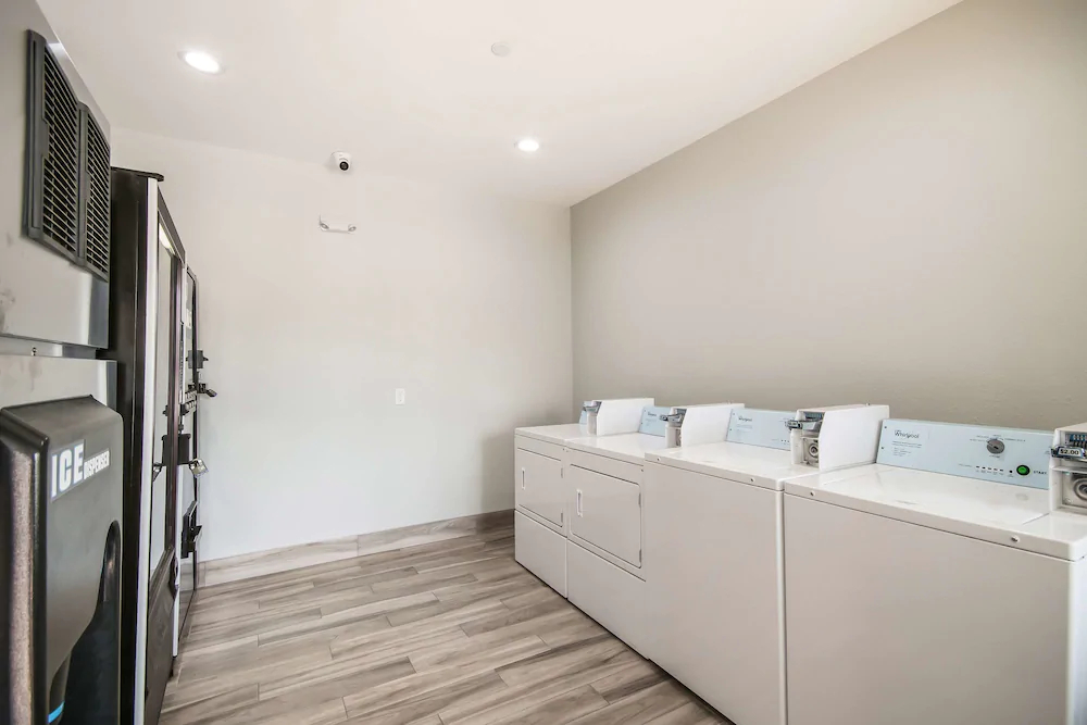 Americas Best Value Inn & Suites Northeast Houston I-610