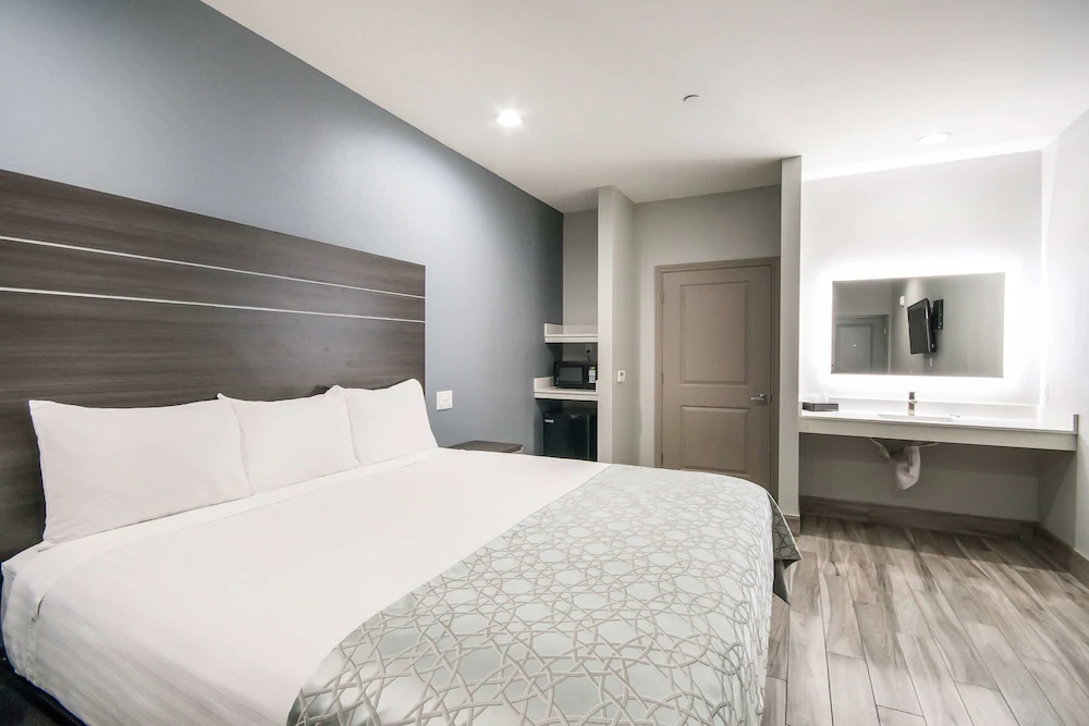 Americas Best Value Inn & Suites Northeast Houston I-610