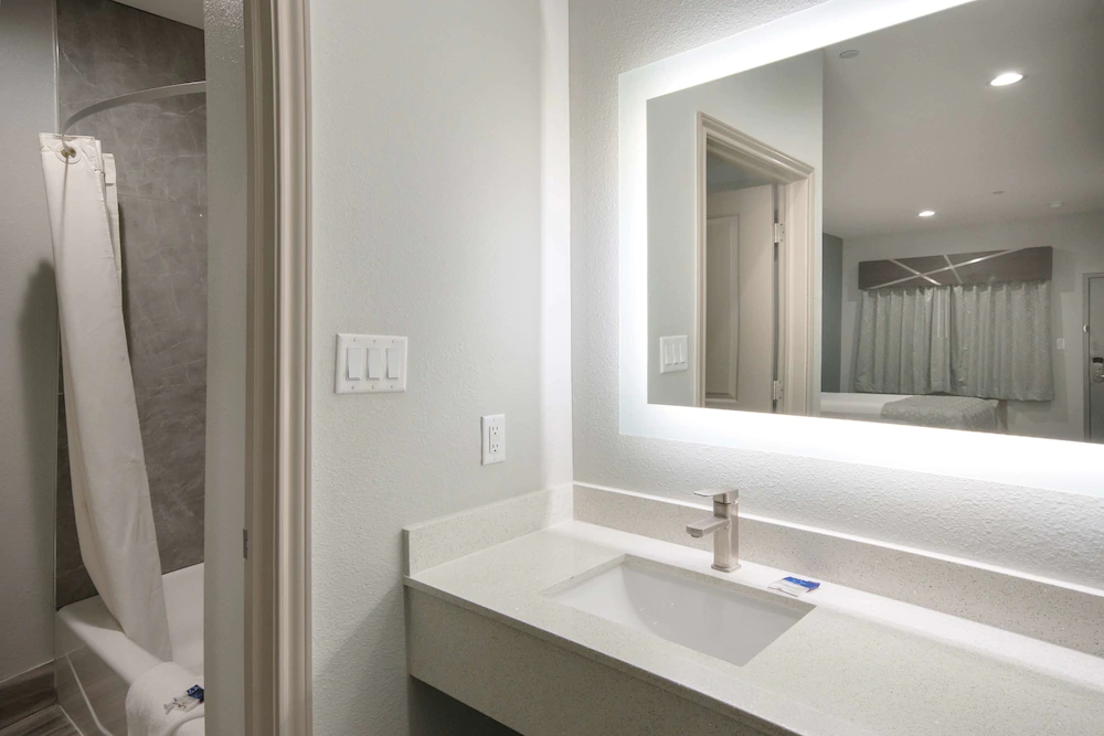 Americas Best Value Inn & Suites Northeast Houston I-610