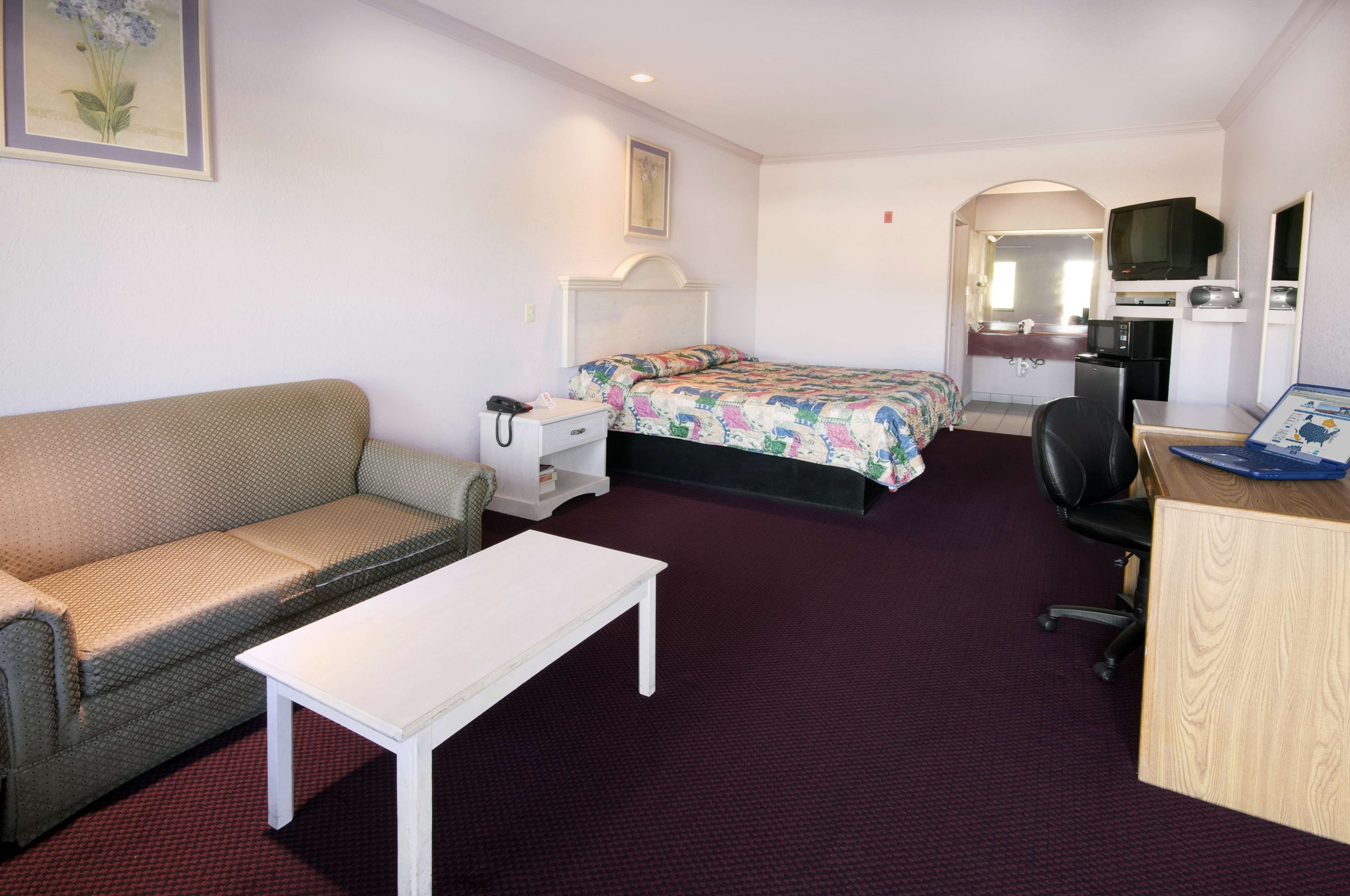 Americas Best Value Platinum Inn & Suites