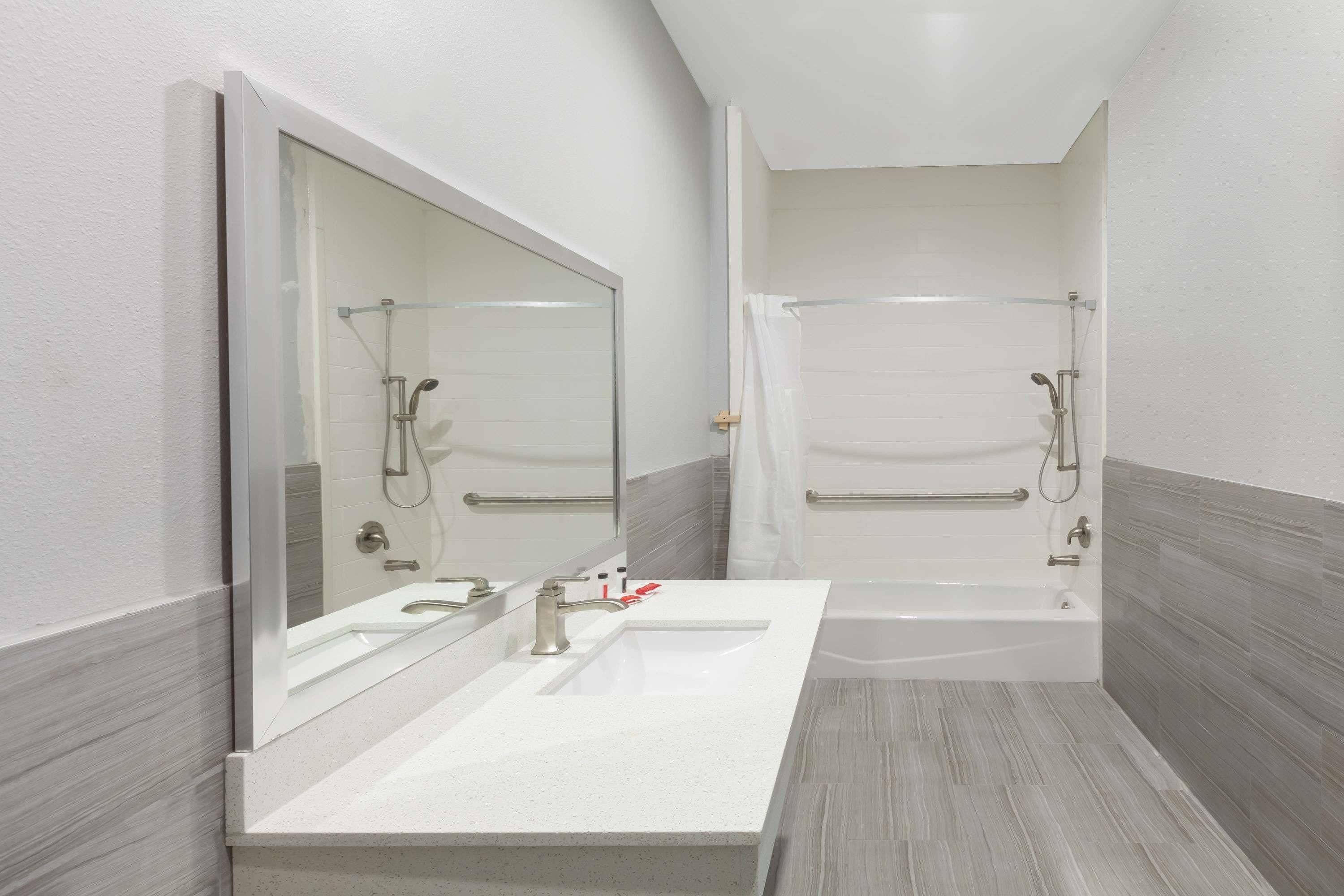 Baymont by Wyndham Houston Hobby Airport