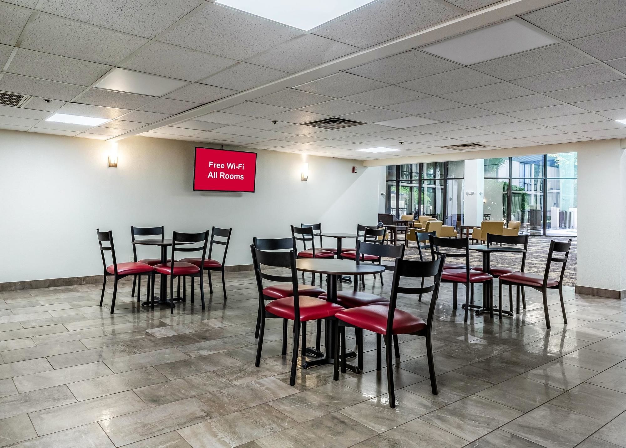 Red Roof Plus+ & Suites Houston – IAH Airport SW