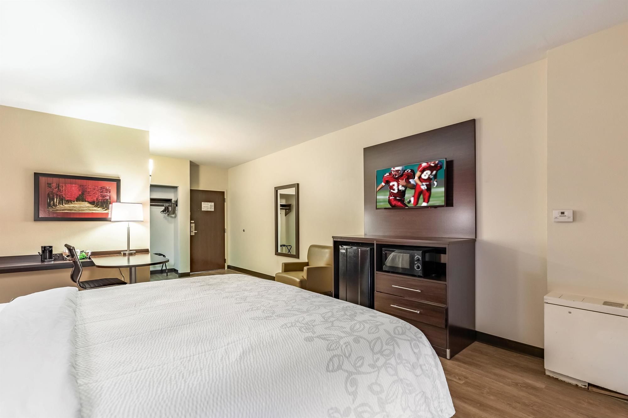 Red Roof Plus+ & Suites Houston – IAH Airport SW