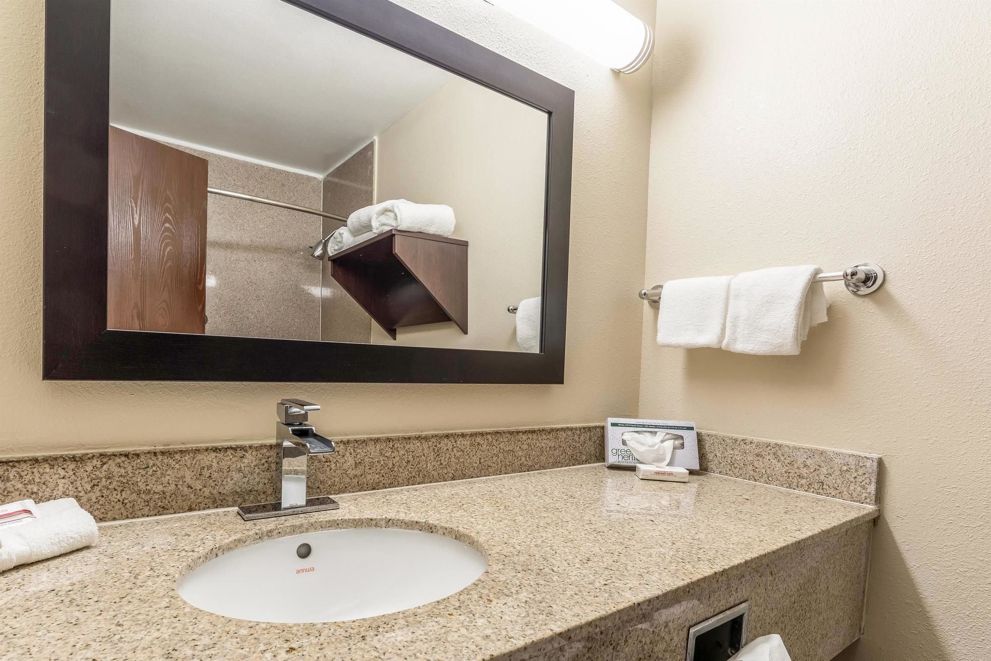 Red Roof Plus+ & Suites Houston – IAH Airport SW