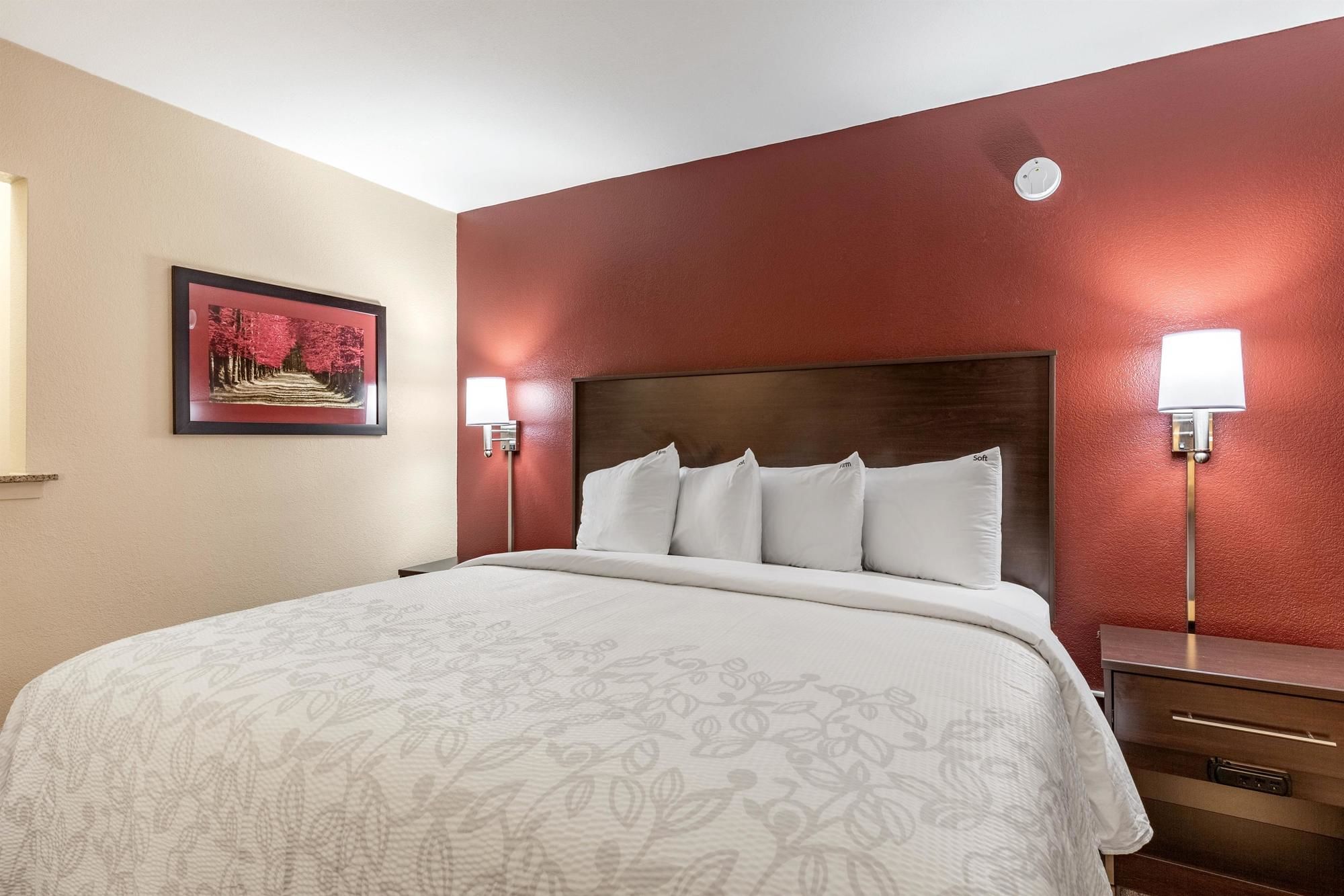 Red Roof Plus+ & Suites Houston – IAH Airport SW