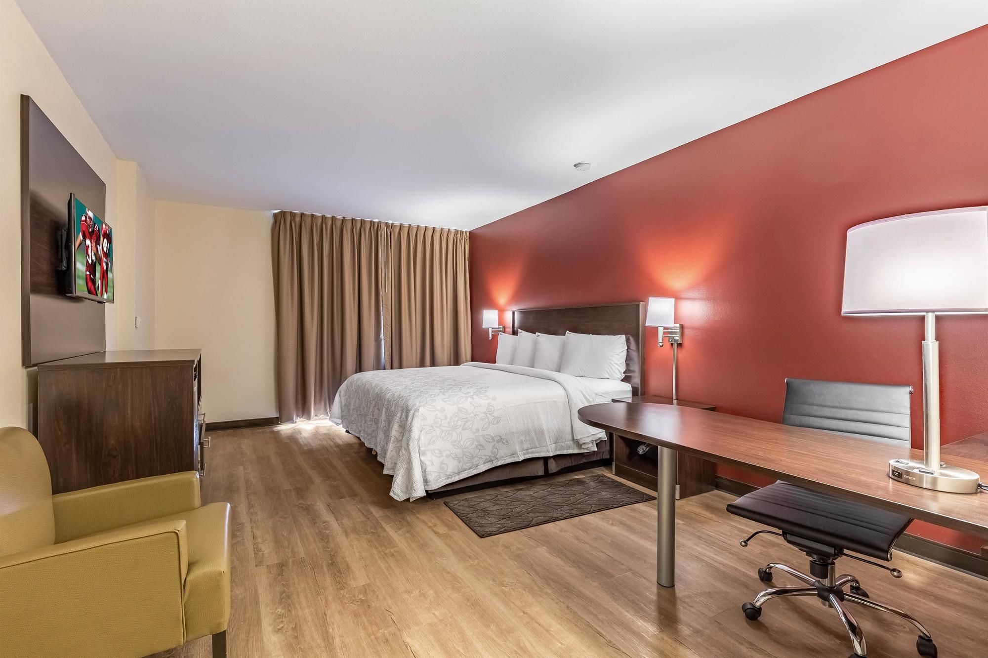 Red Roof Plus+ & Suites Houston – IAH Airport SW