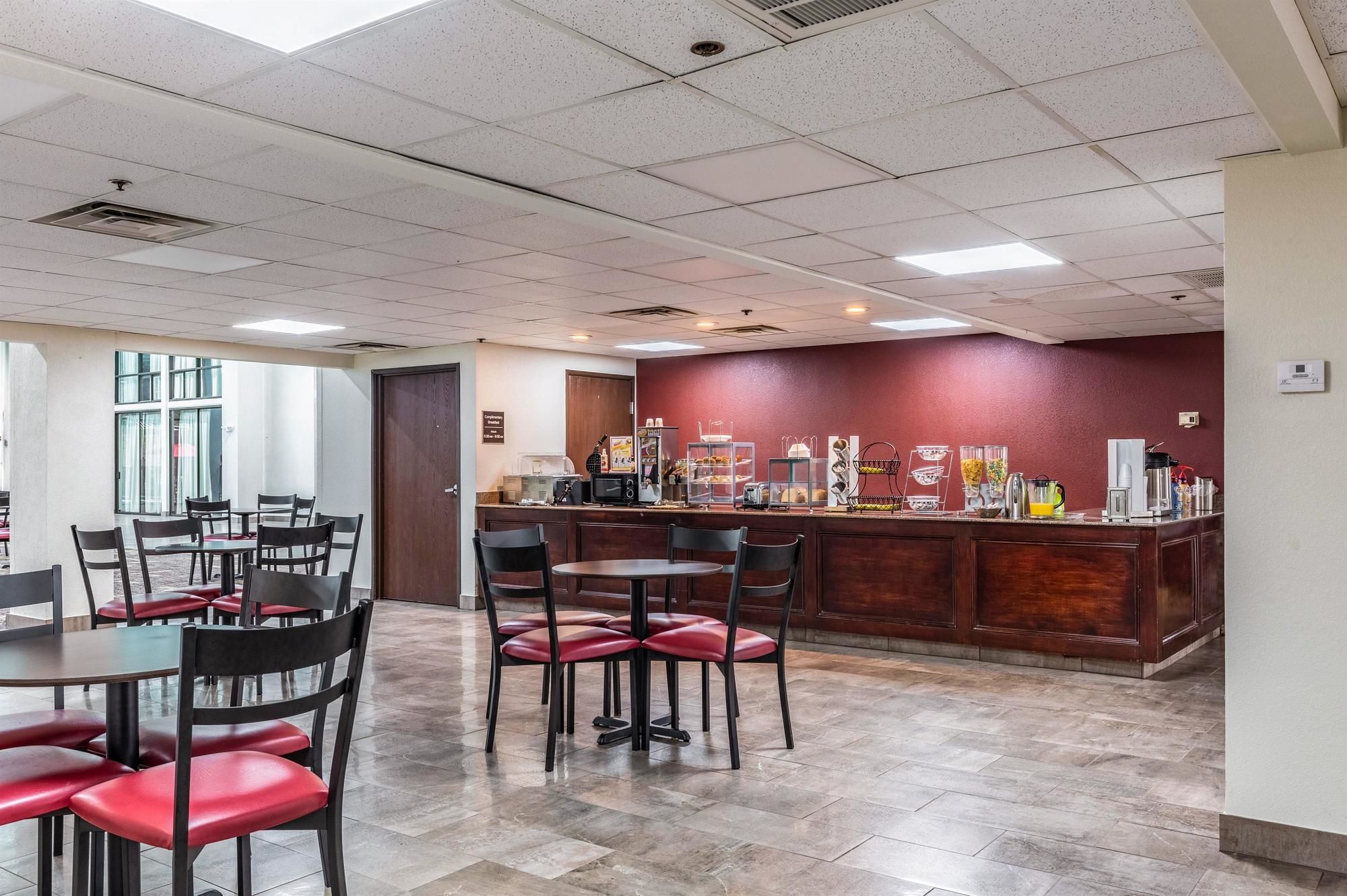 Red Roof Plus+ & Suites Houston – IAH Airport SW