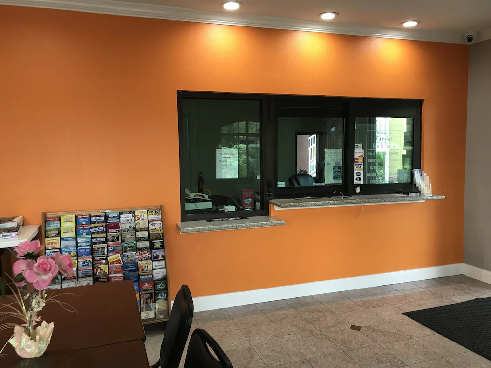 Camelot Inn & Suites