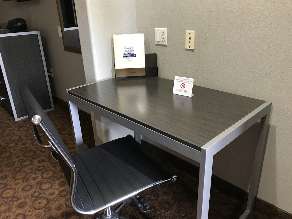 Camelot Inn & Suites