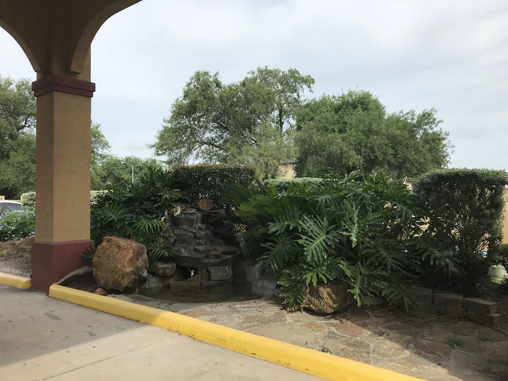 Camelot Inn & Suites