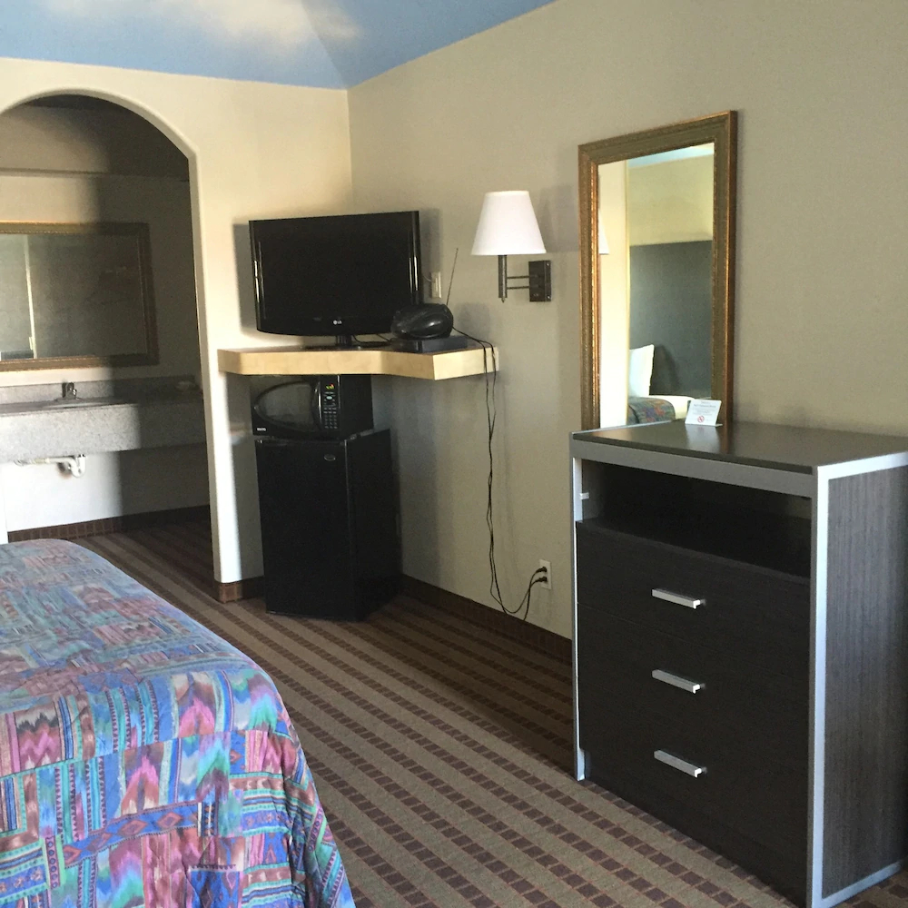 Camelot Inn & Suites Hobby/Gulf Freeway