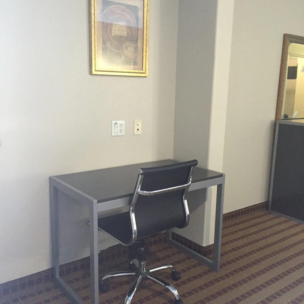 Camelot Inn & Suites Hobby/Gulf Freeway