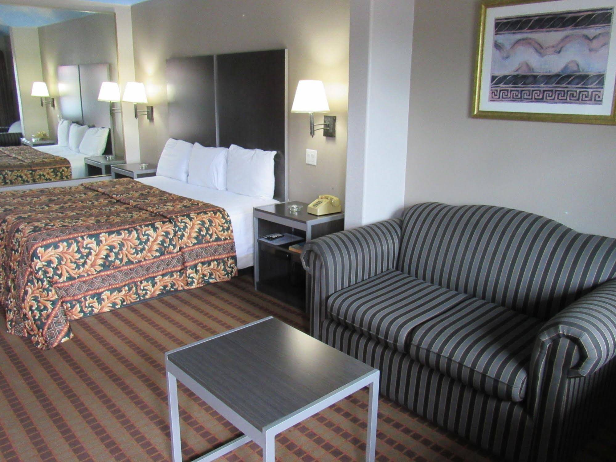 Camelot Inn & Suites