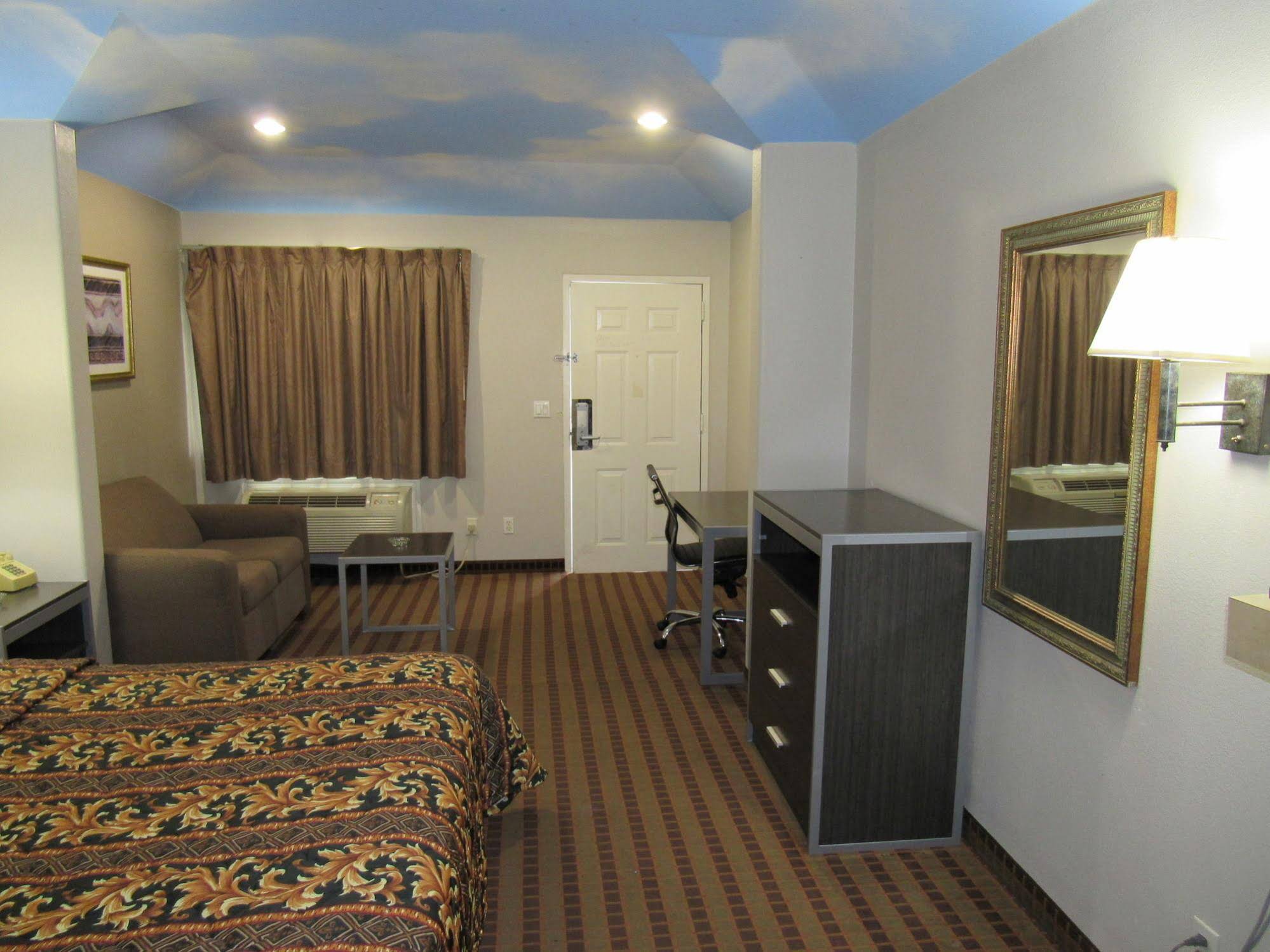 Camelot Inn & Suites