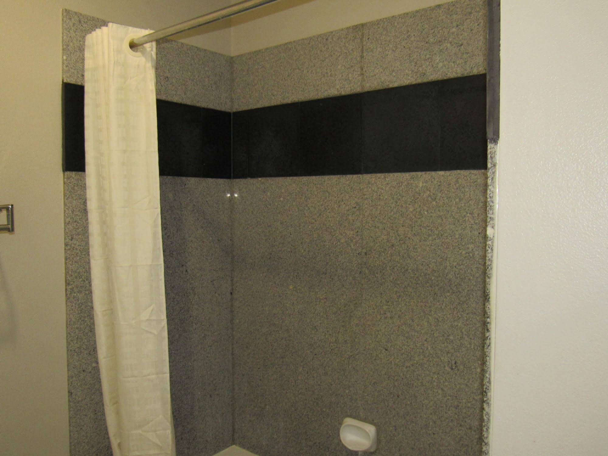 Camelot Inn & Suites