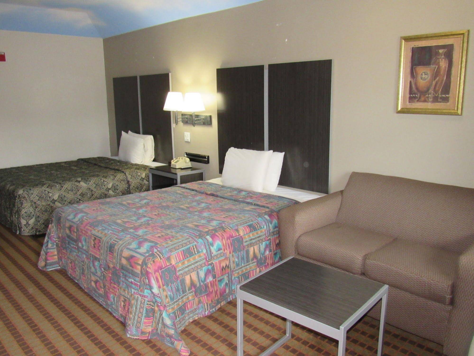 Camelot Inn & Suites