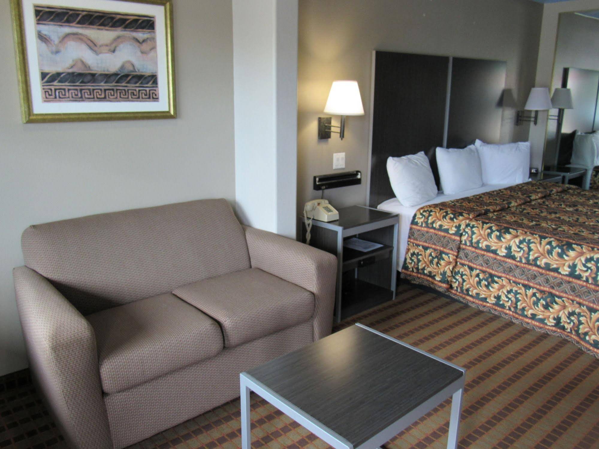 Camelot Inn & Suites