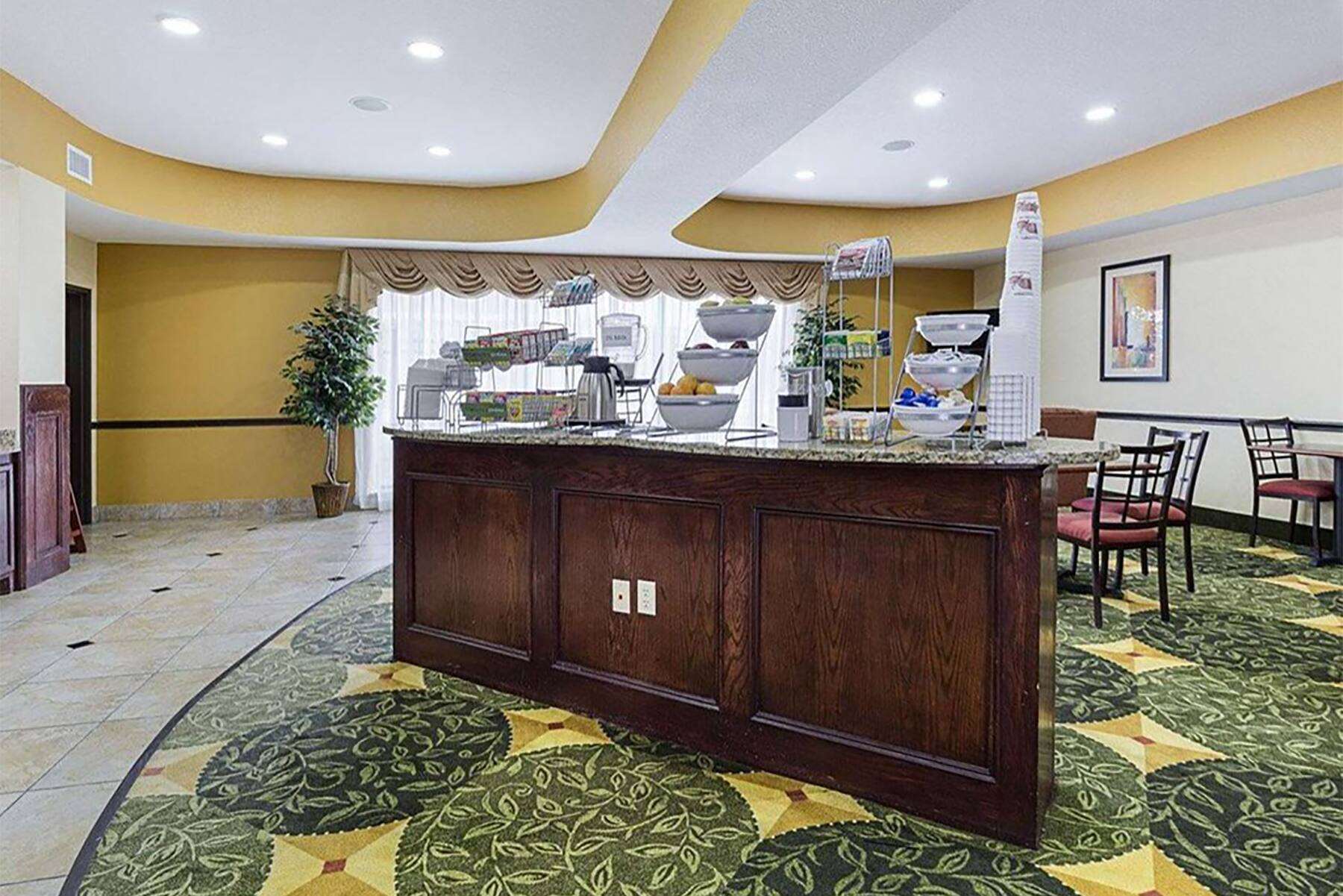 Days Inn & Suites by Wyndham Houston / West Energy Corridor