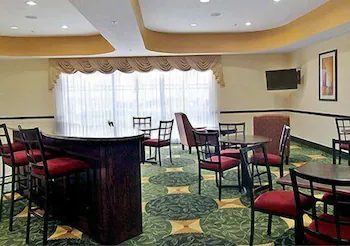 Days Inn & Suites by Wyndham Houston / West Energy Corridor