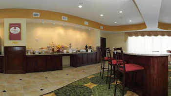 Days Inn & Suites by Wyndham Houston / West Energy Corridor