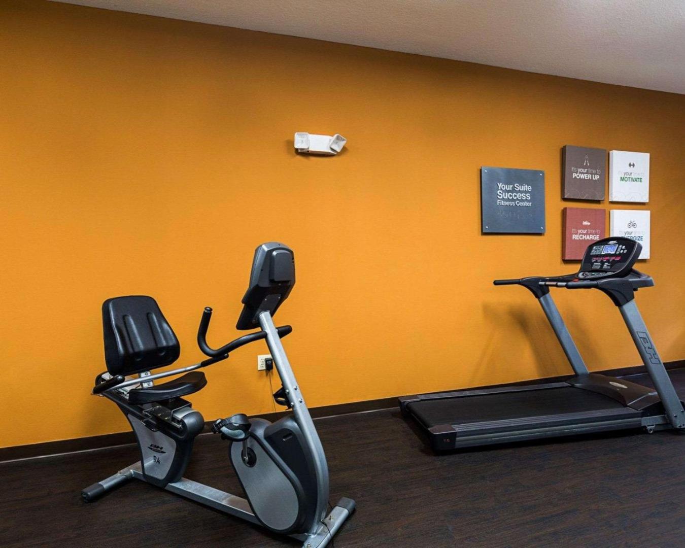 Days Inn & Suites by Wyndham Houston / West Energy Corridor
