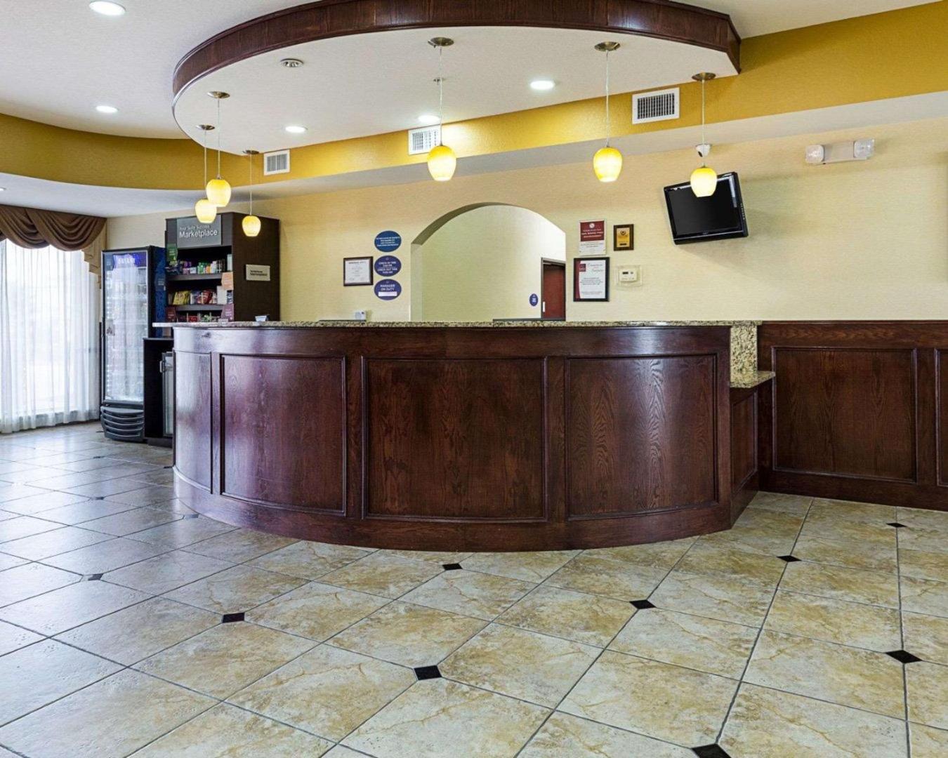 Days Inn & Suites by Wyndham Houston / West Energy Corridor