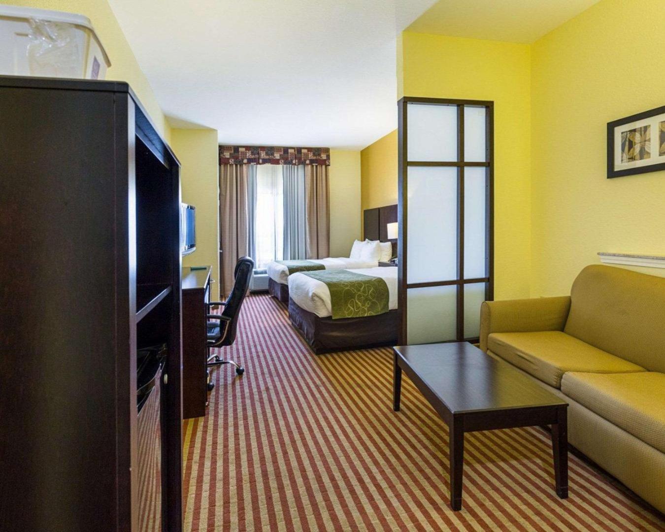 Days Inn & Suites by Wyndham Houston / West Energy Corridor
