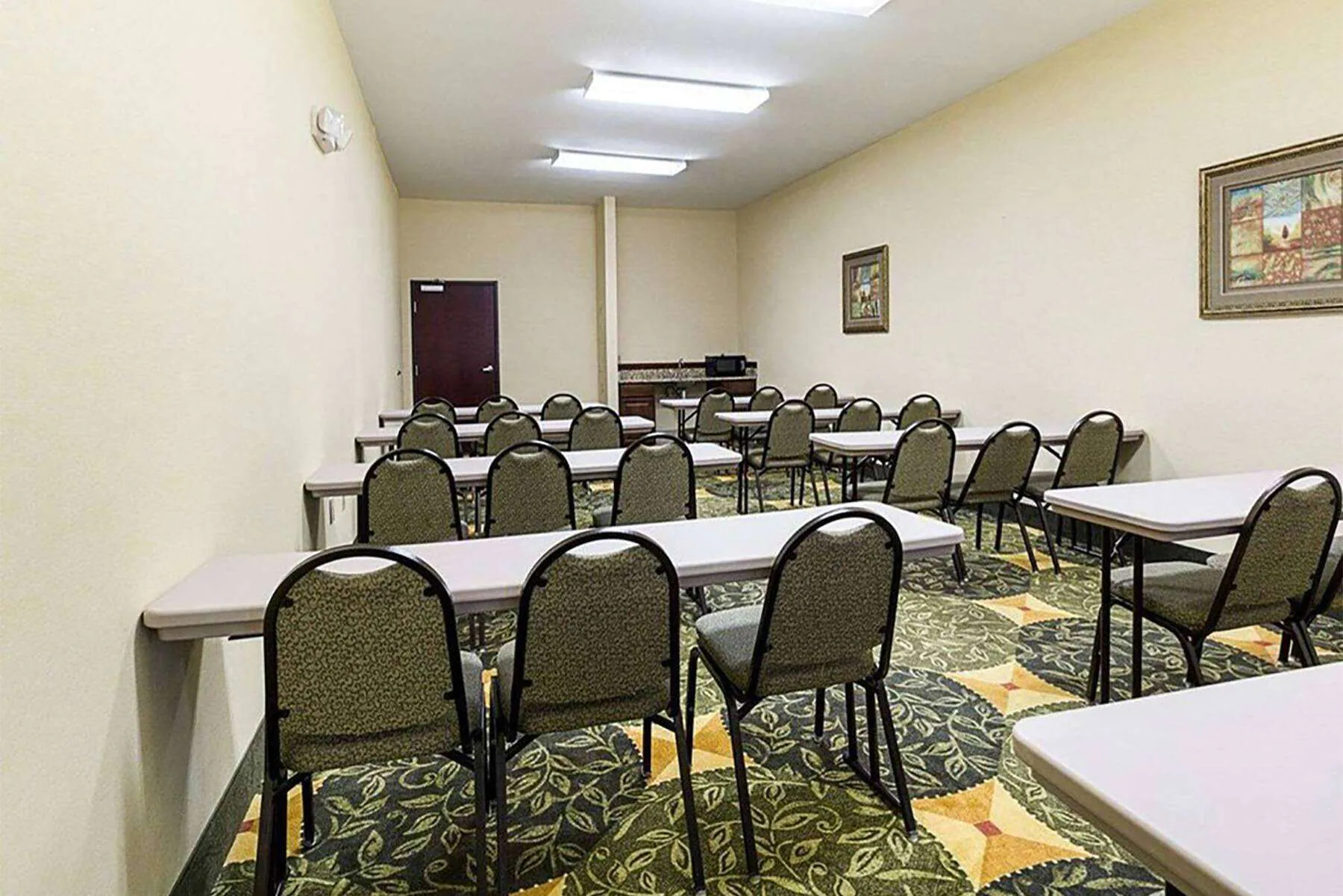 Days Inn & Suites by Wyndham Houston / West Energy Corridor