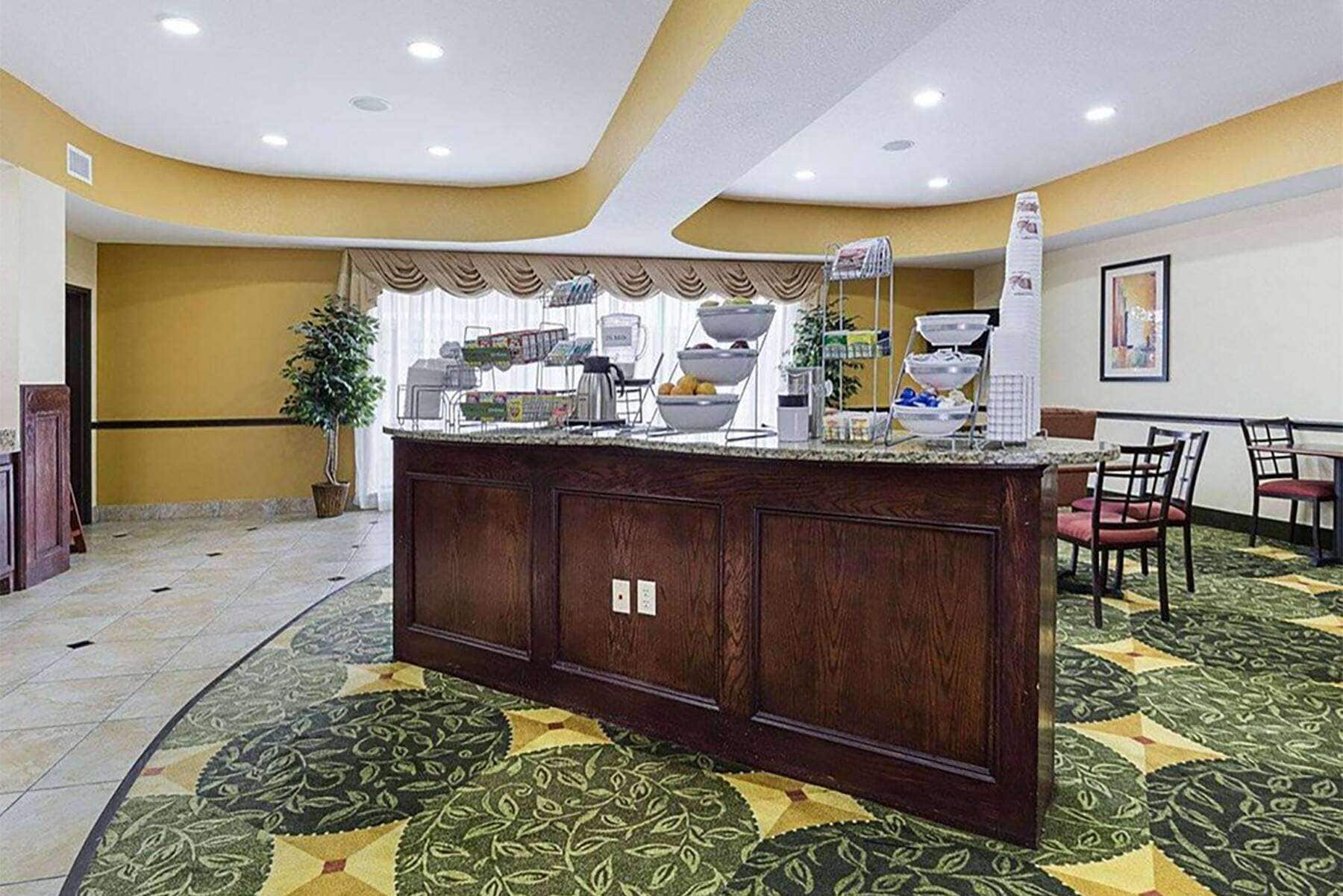 Days Inn & Suites by Wyndham Houston / West Energy Corridor