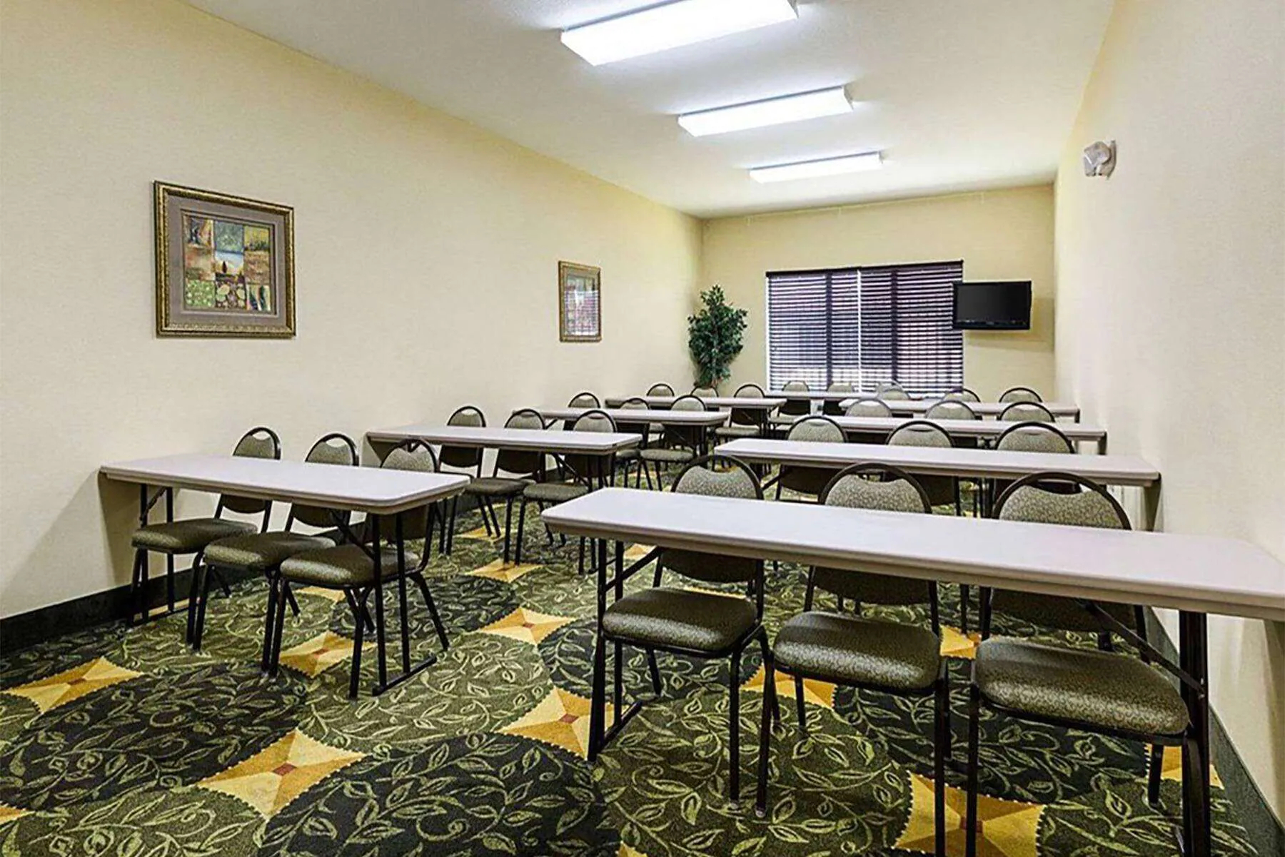 Days Inn & Suites by Wyndham Houston / West Energy Corridor