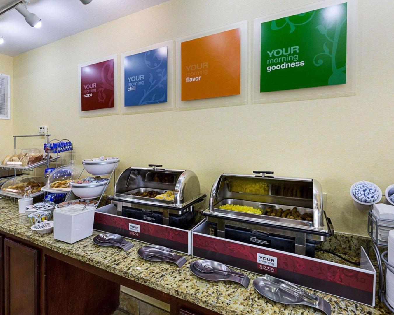 Days Inn & Suites by Wyndham Houston / West Energy Corridor