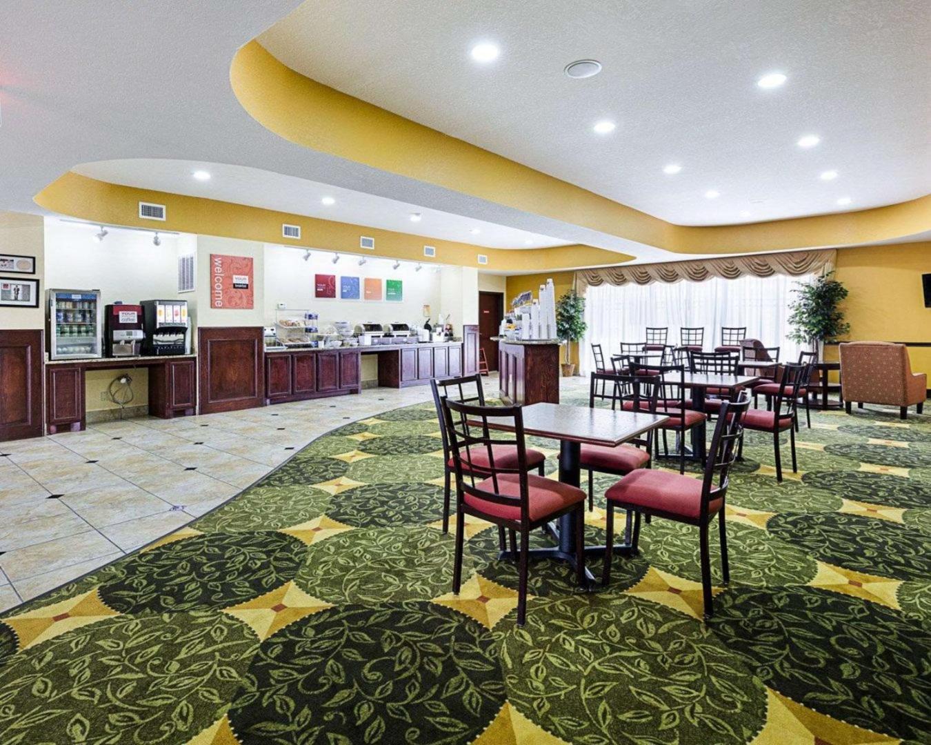 Days Inn & Suites by Wyndham Houston / West Energy Corridor