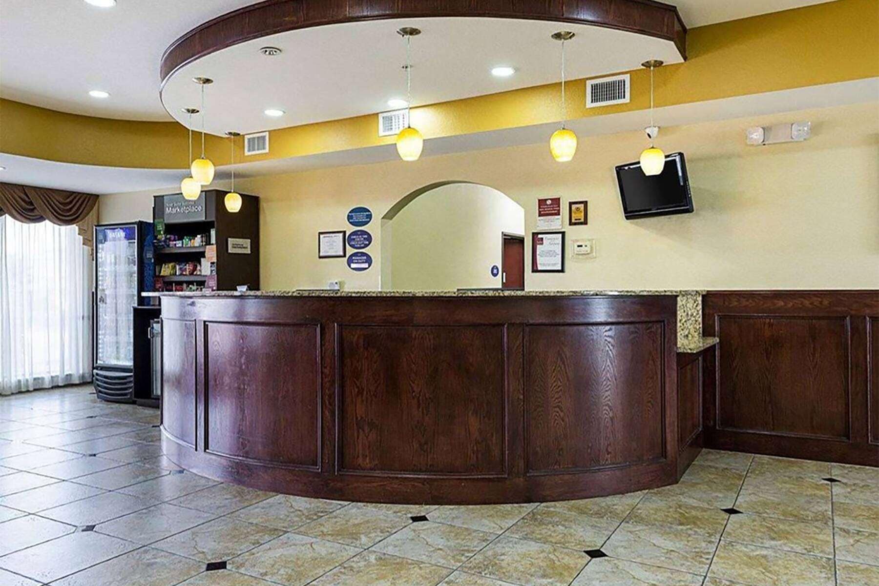 Days Inn & Suites by Wyndham Houston / West Energy Corridor