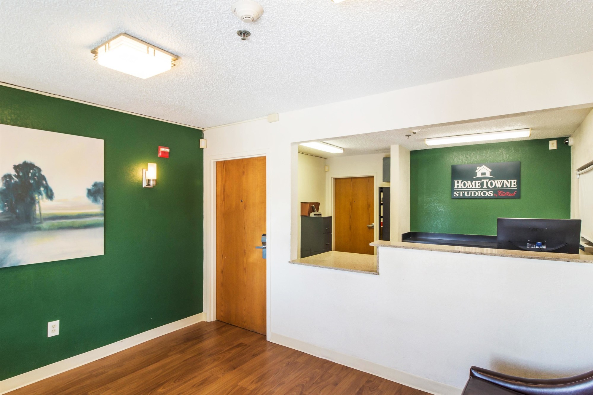 HomeTowne Studios Houston - West Oaks