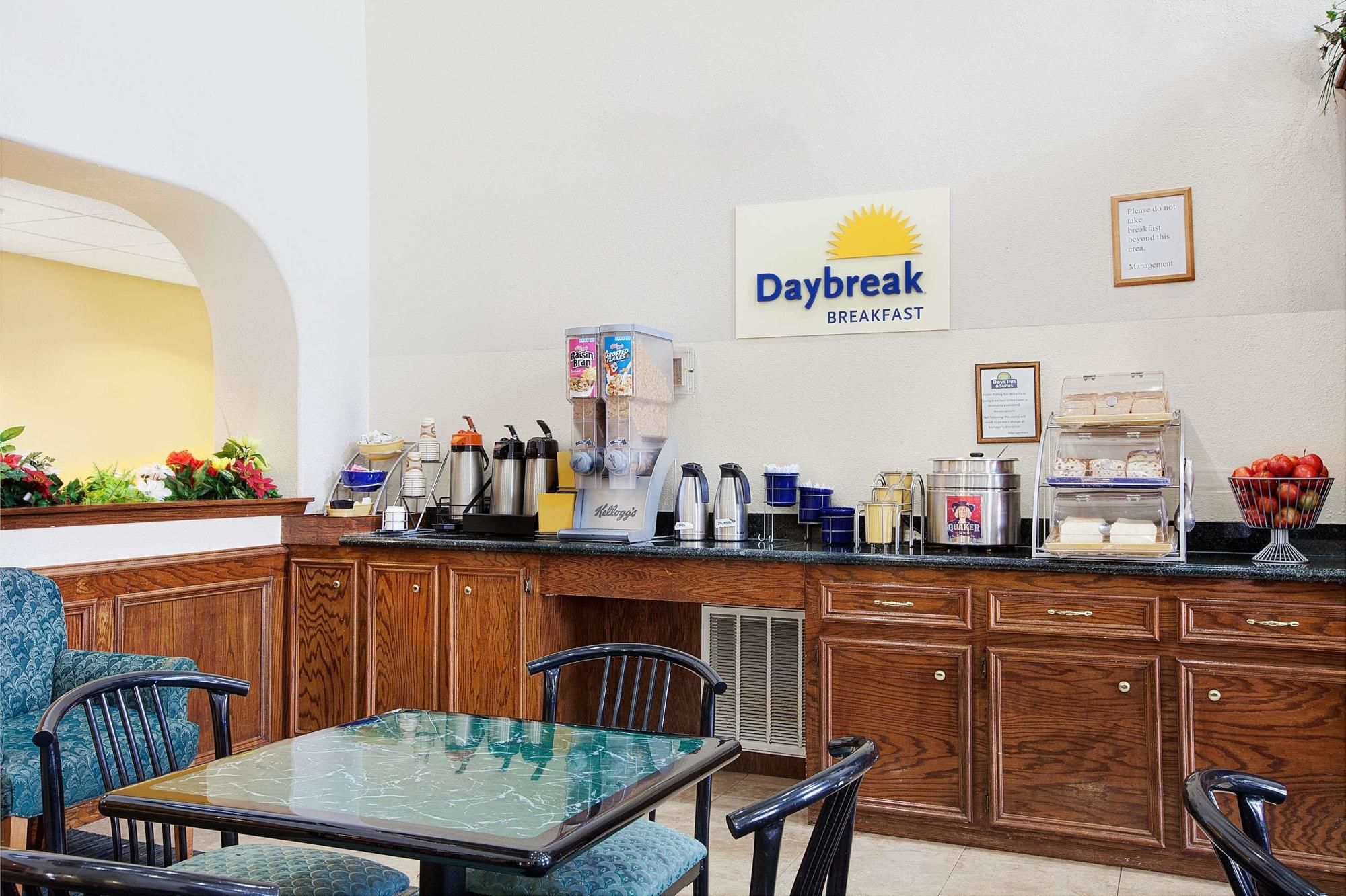Days Inn & Suites by Wyndham Houston North/Aldine