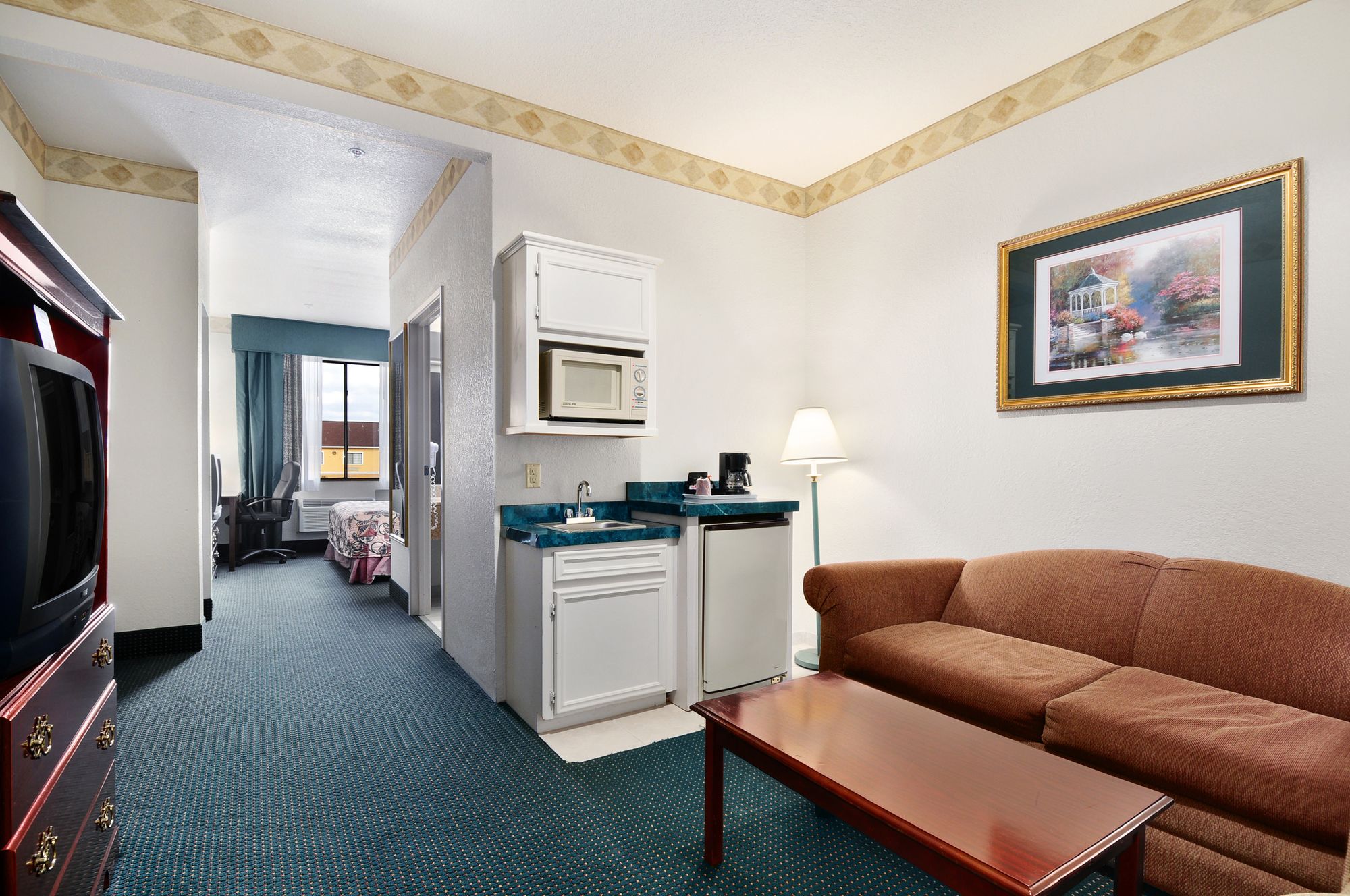 Days Inn & Suites by Wyndham Houston North/Aldine