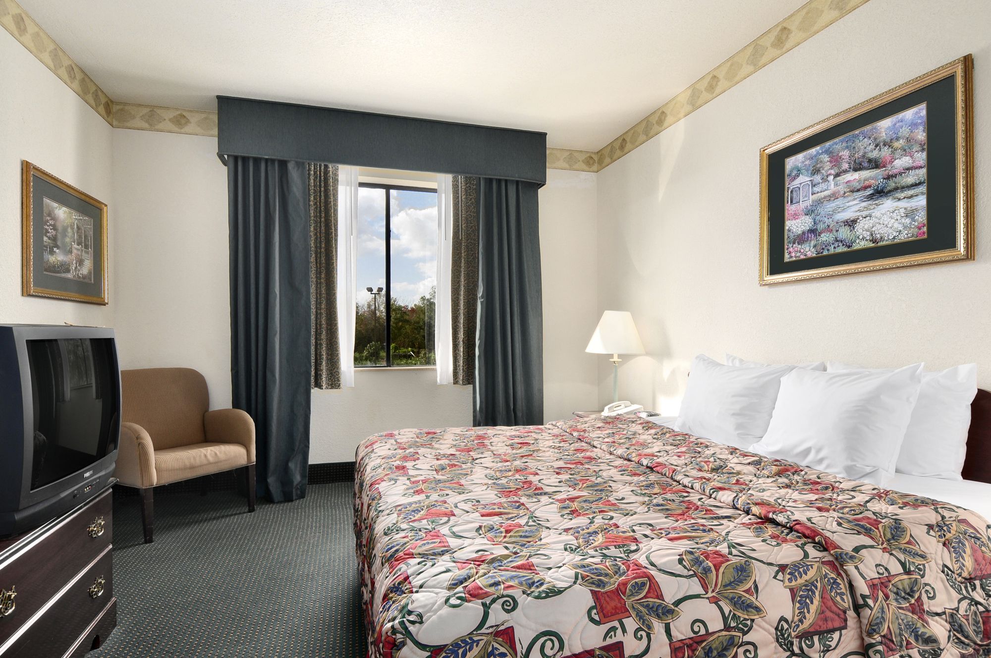 Days Inn & Suites by Wyndham Houston North/Aldine