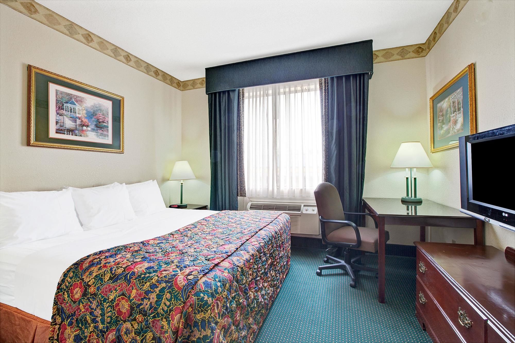 Days Inn & Suites by Wyndham Houston North/Aldine