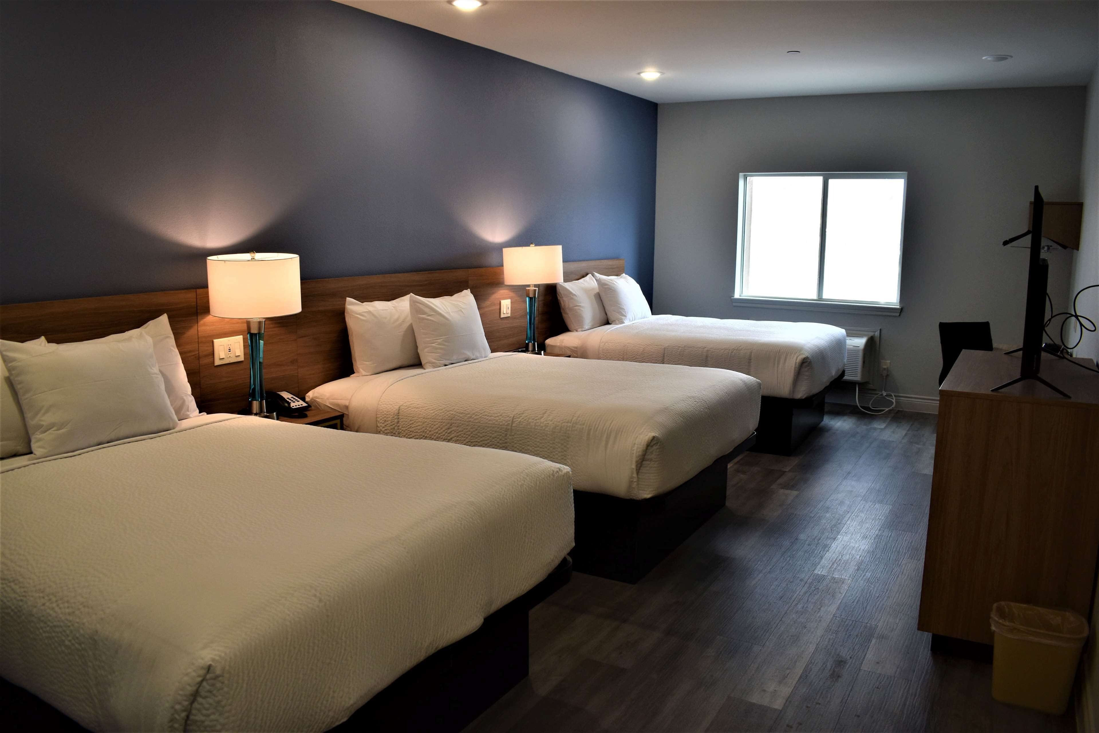 Days Inn & Suites by Wyndham Downtown/University of Houston