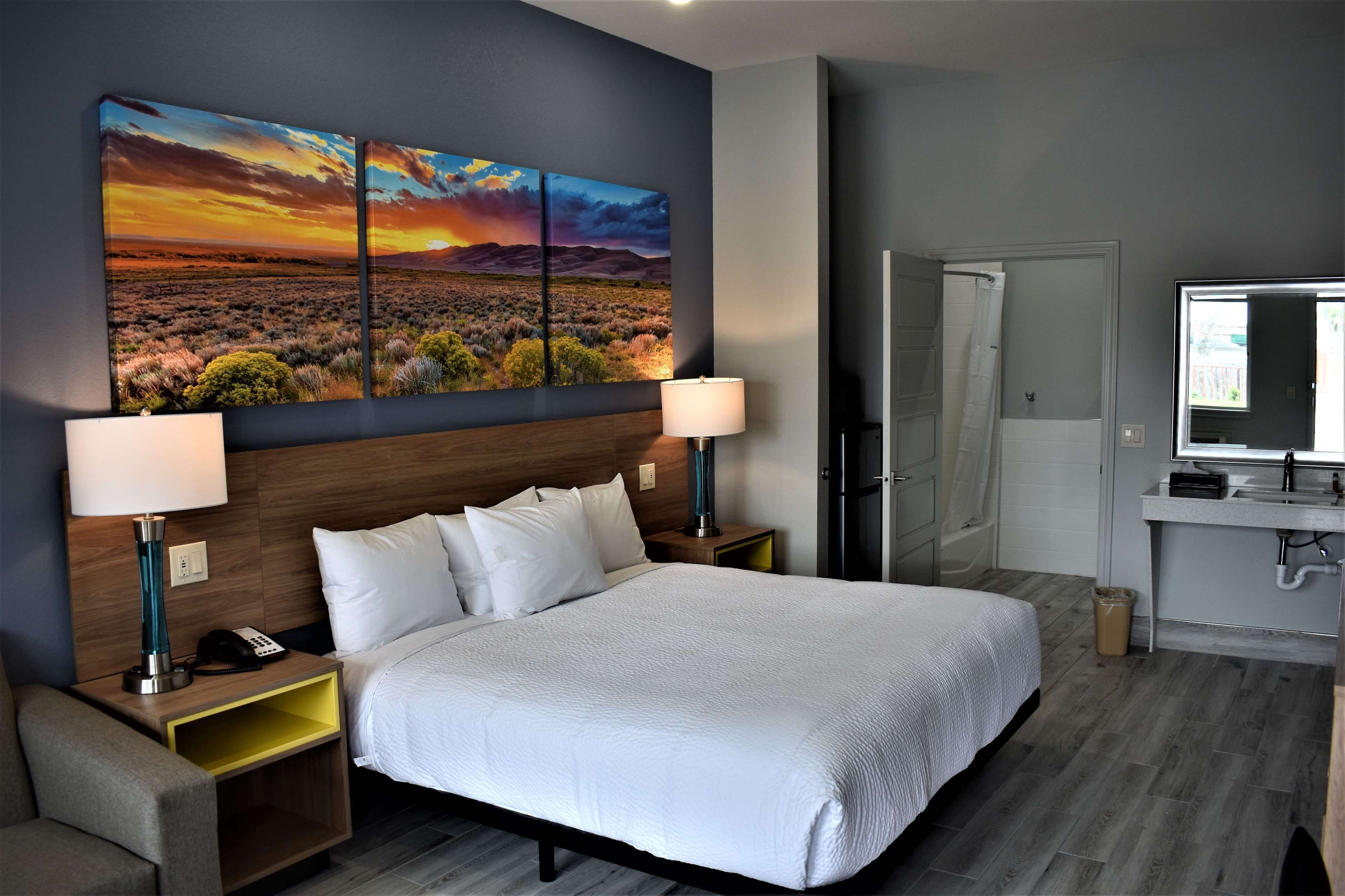 Days Inn & Suites by Wyndham Downtown/University of Houston