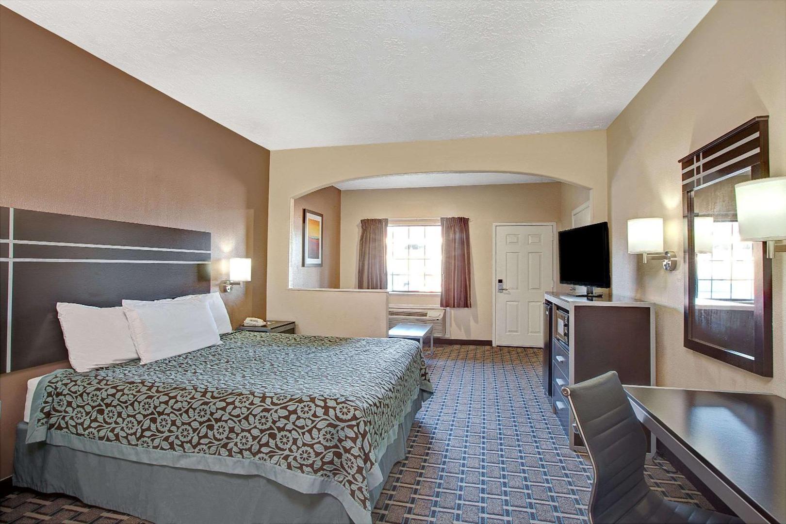 Days Inn & Suites by Wyndham Houston North/FM 1960
